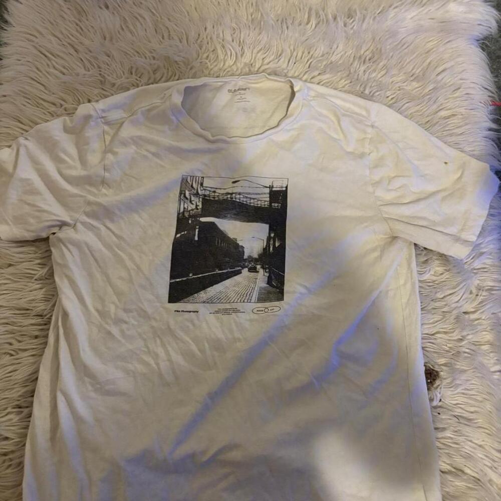 Old navy ‘make more art’ t-shirt
